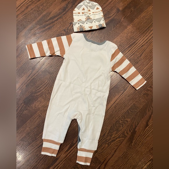 4/$20 My 1st Thanksgiving onesie and hat. New in bag. Never worn - Picture 3 of 4